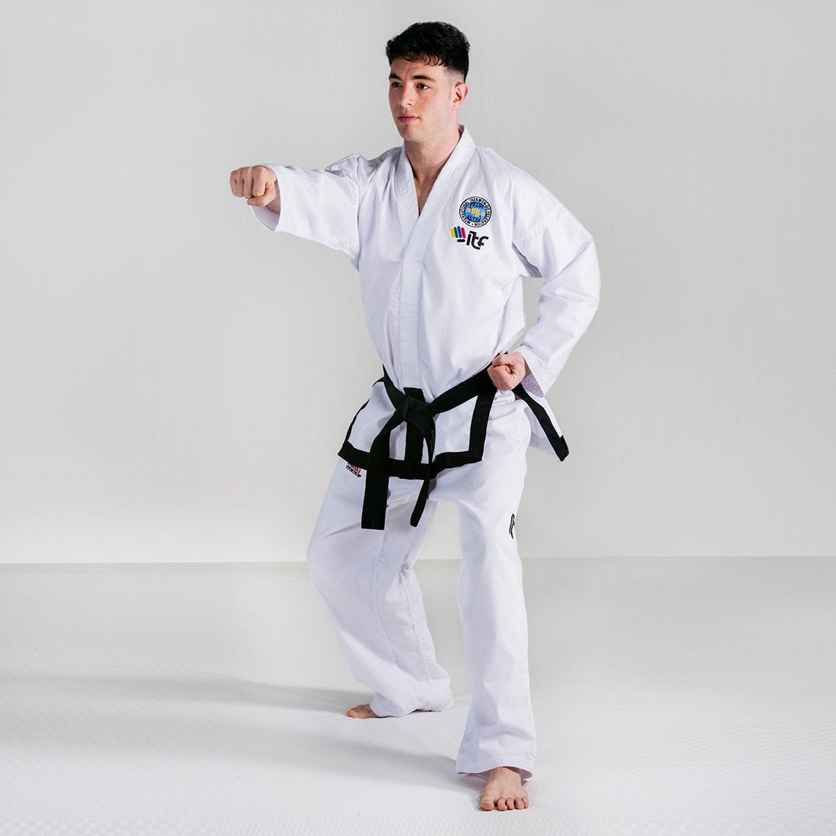 Dobok Lite Black Belt per Taekwondo Omologato ITF Fujimae cintura Nera bambino e adulto per competizioni ed allenamenti