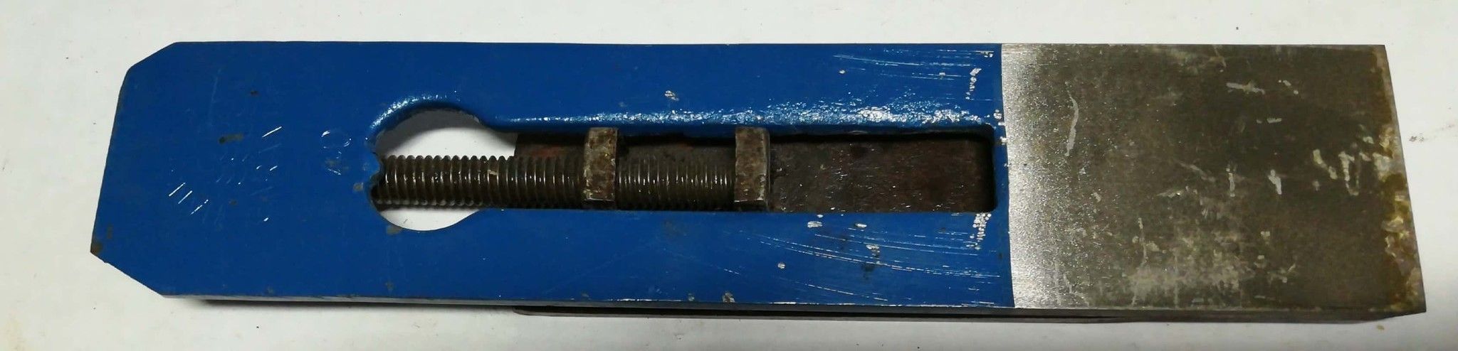 Ferro doppio per pialla forato a vite lunga mm 60