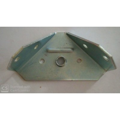 Piastra reggirete ad angolo mm 57 con filetto M 8 in ferro zincato