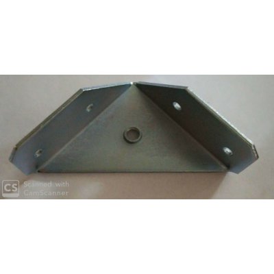 Piastra reggirete ad angolo mm 72 con filetto M 8 in ferro zincato