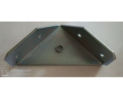 Piastra reggirete ad angolo mm 72 con filetto M 8 in ferro zincato