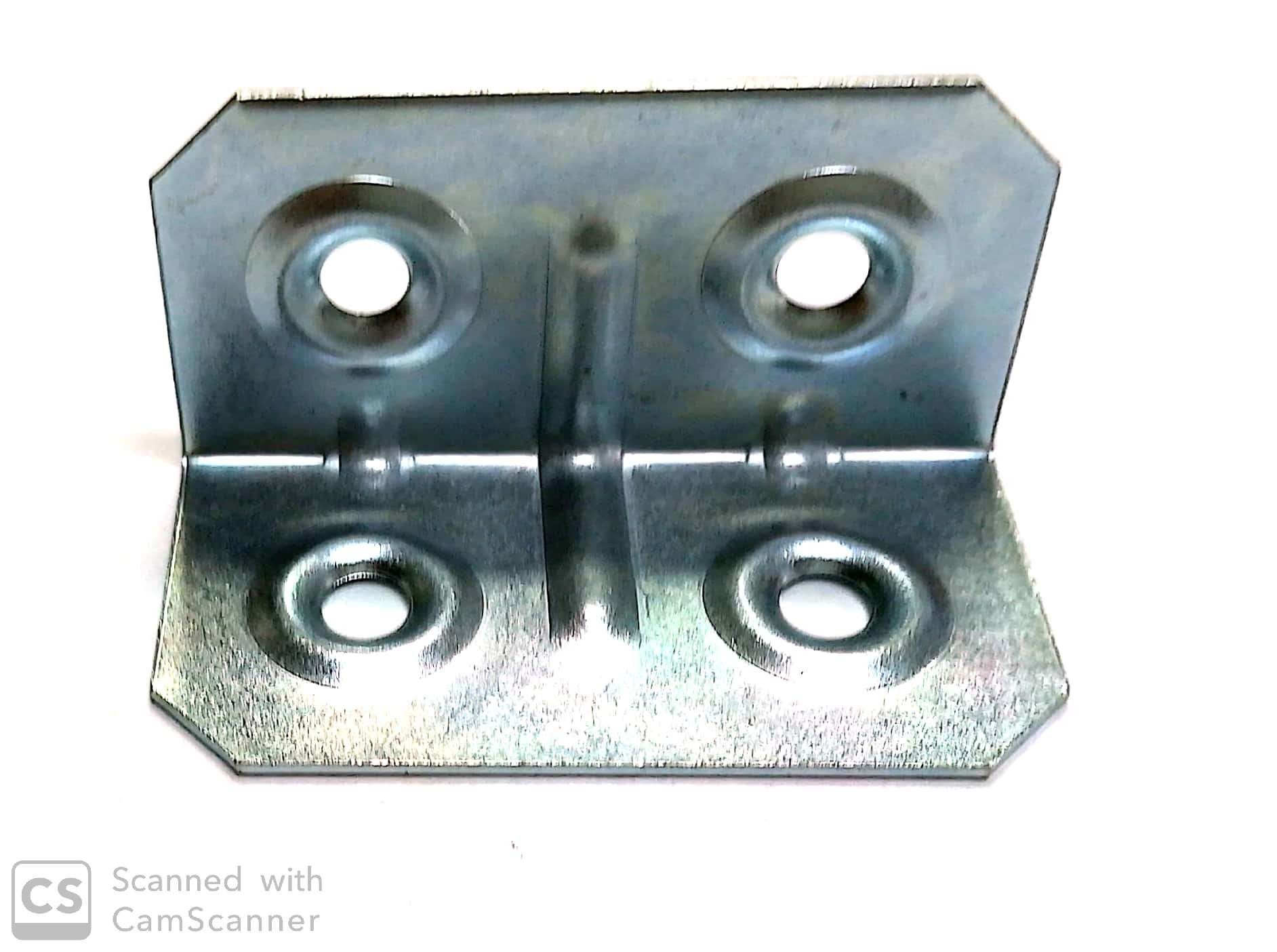 Piastrina piegata mm 20 x 20 largezza mm 40 zincata