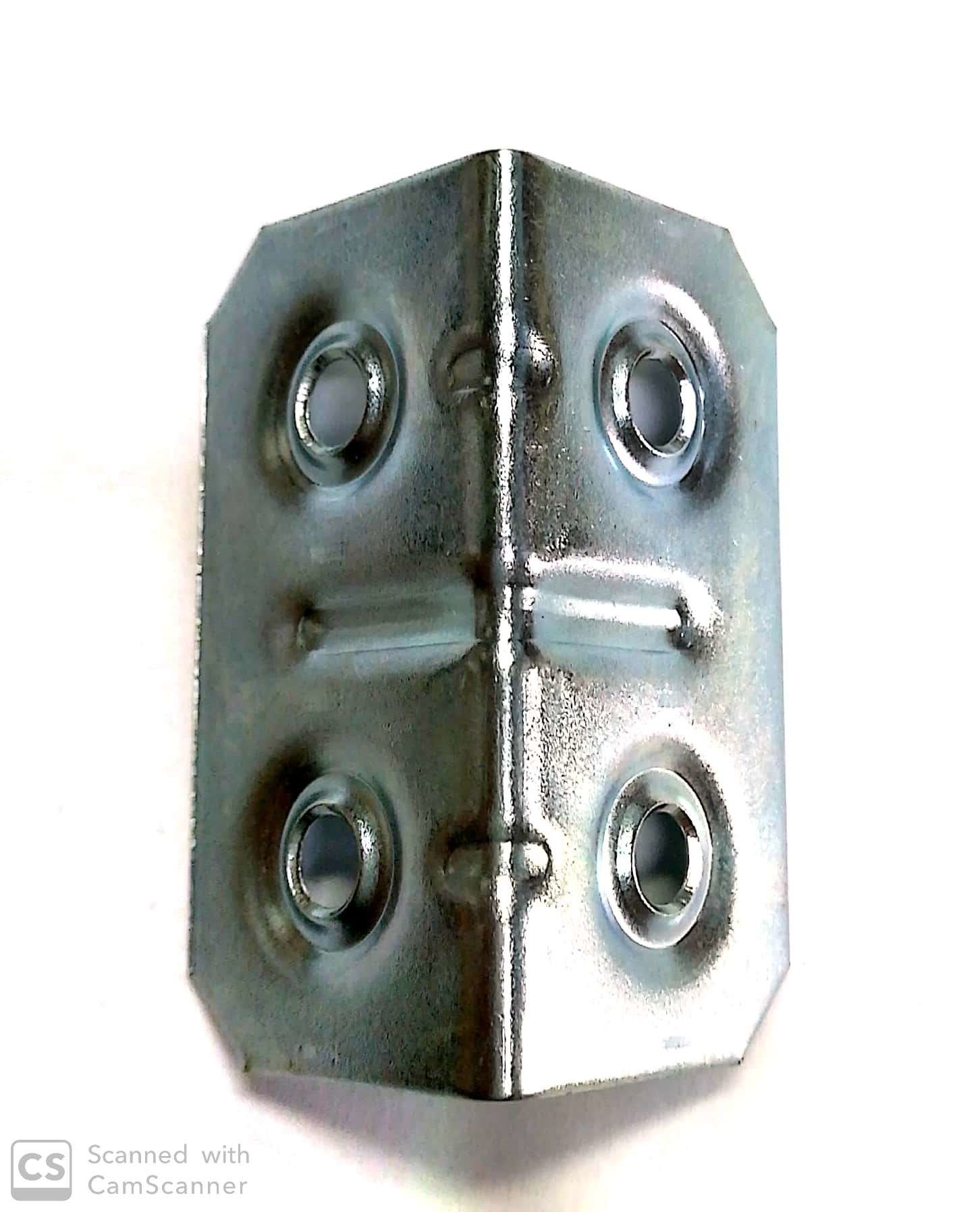 Piastrina piegata mm 20 x 20 largezza mm 40 zincata