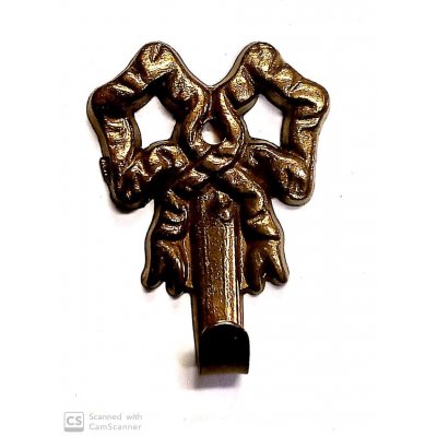 Attaccaglia mod. FIOCCO in ottone lucido