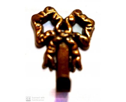 Attaccaglia mod. FIOCCO in ottone oro antico