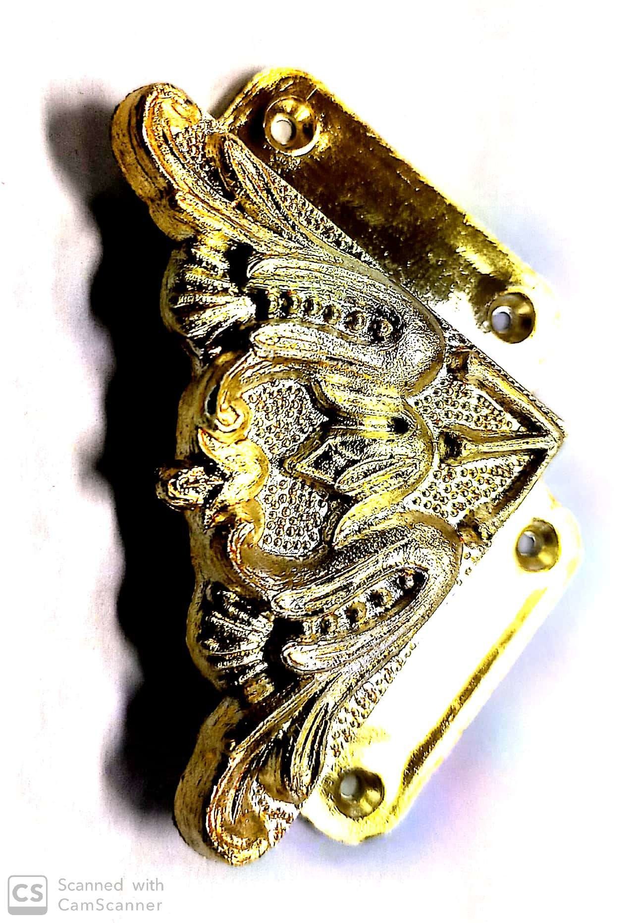 Fermaspecchi ad angolo lavorato in plastica colore metalizzato oro