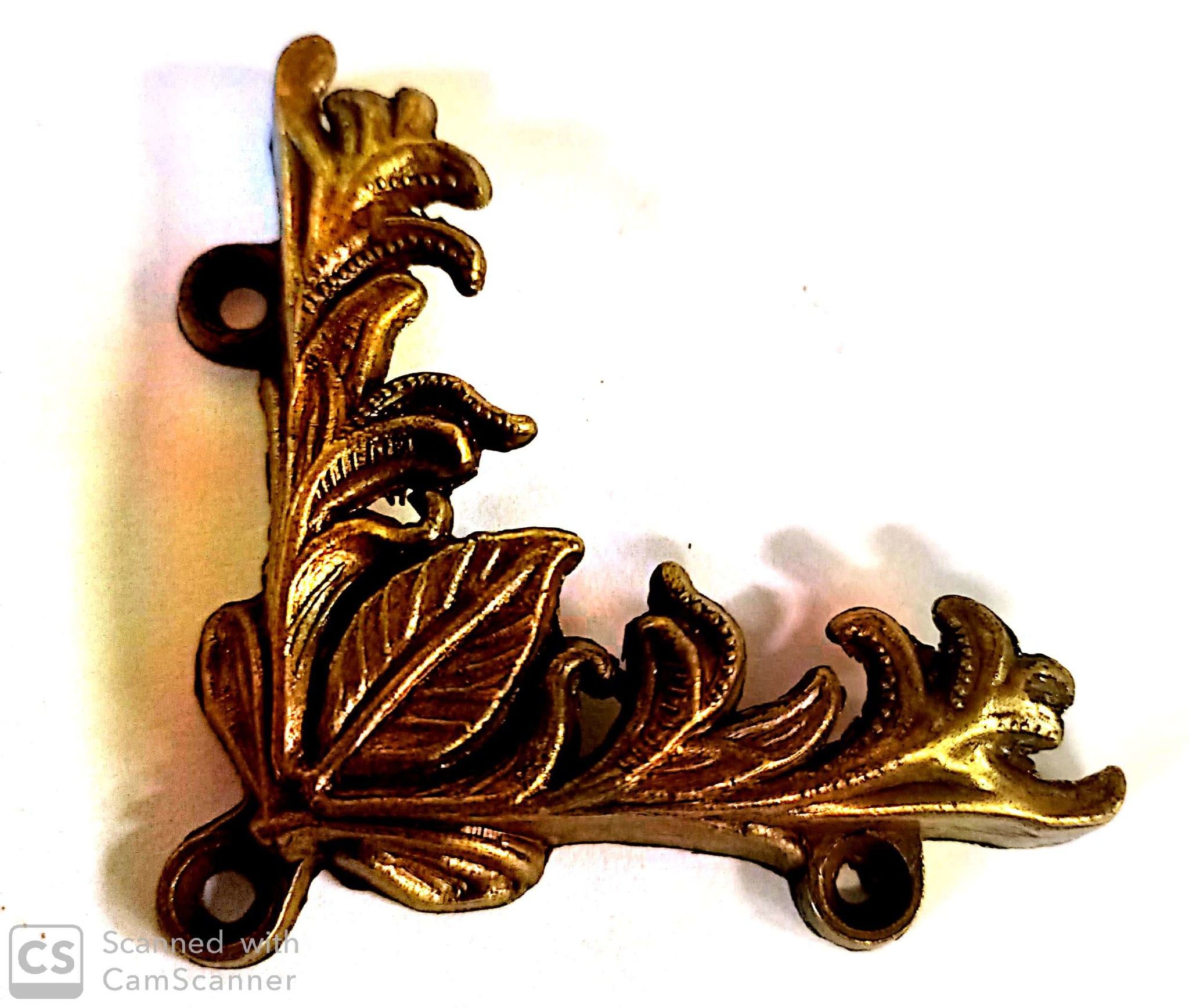 Reggispecchi ad angolo lavorato in zama bronzato mm 65 x 65