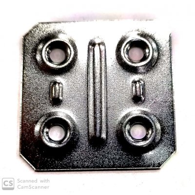 Piastrina quadrata cm 4 x 4 spessore mm 1 a 4 fori