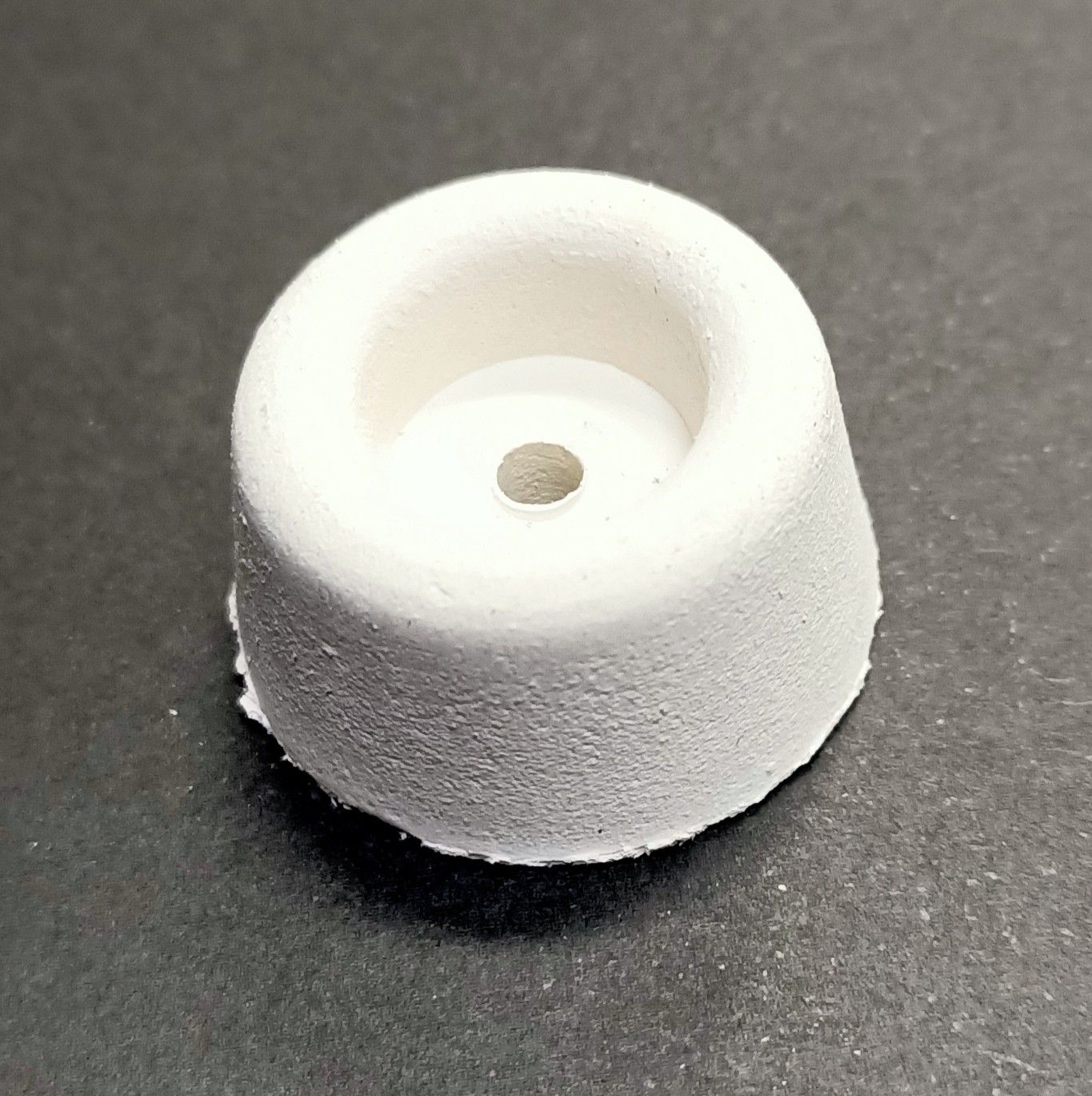 Paracolpo mm 30 x 16 BIANCO troncoconico in gomma con foro per vite