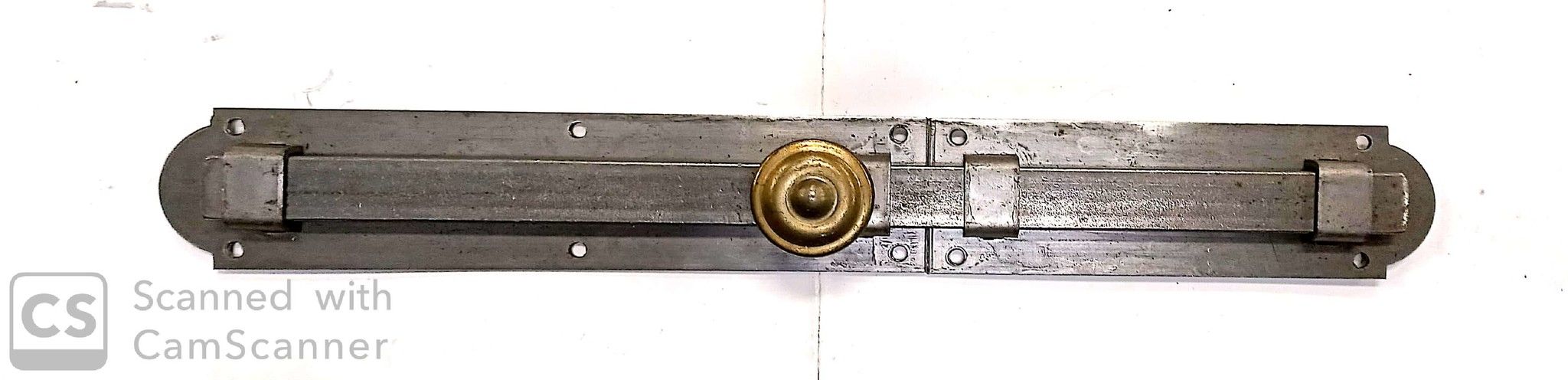 Catenaccio traverso su piastra cm 35 in ferro grezzo pomolo dorato