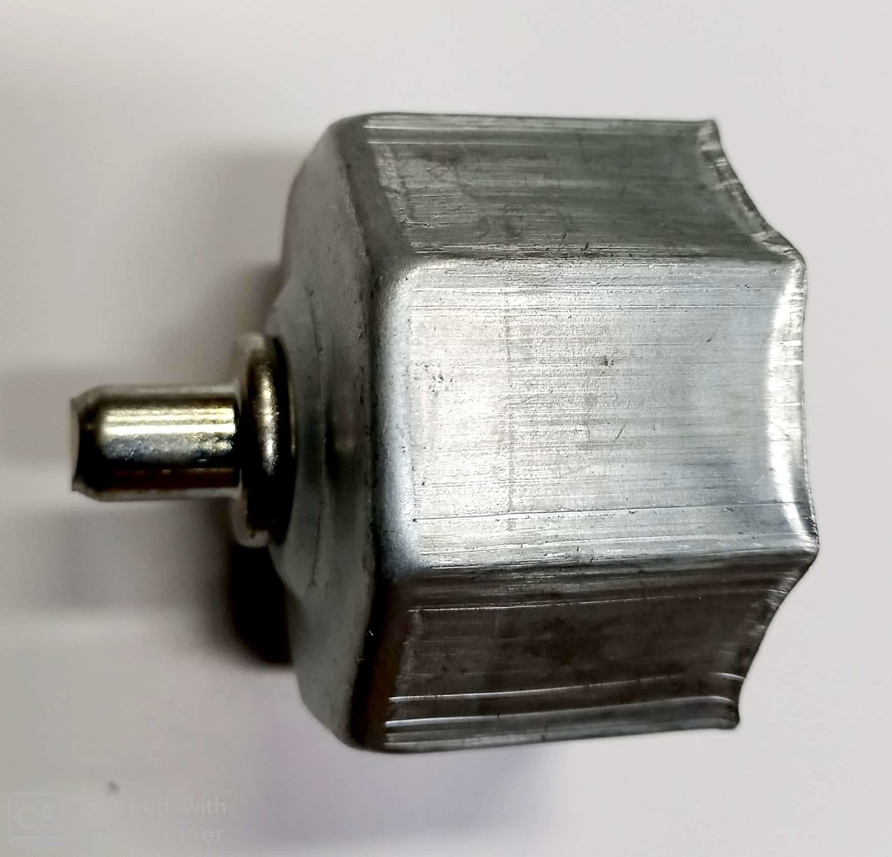 Calotta ottagonale LISCIA con perno mm 12 in ferro zincato