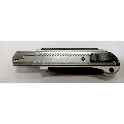 Cutter METALLO con lama a spezzzare mm 25 fermo automatico