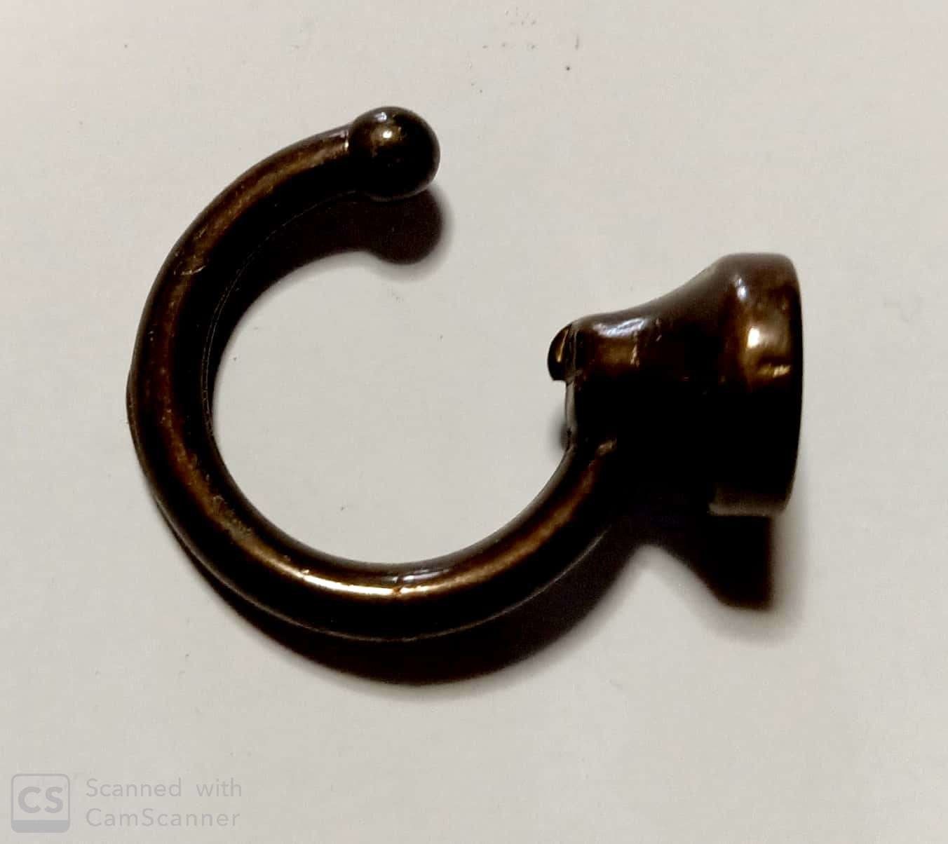 Gancio modello LEGGERO mm 30 x 11 in ottone bronzato