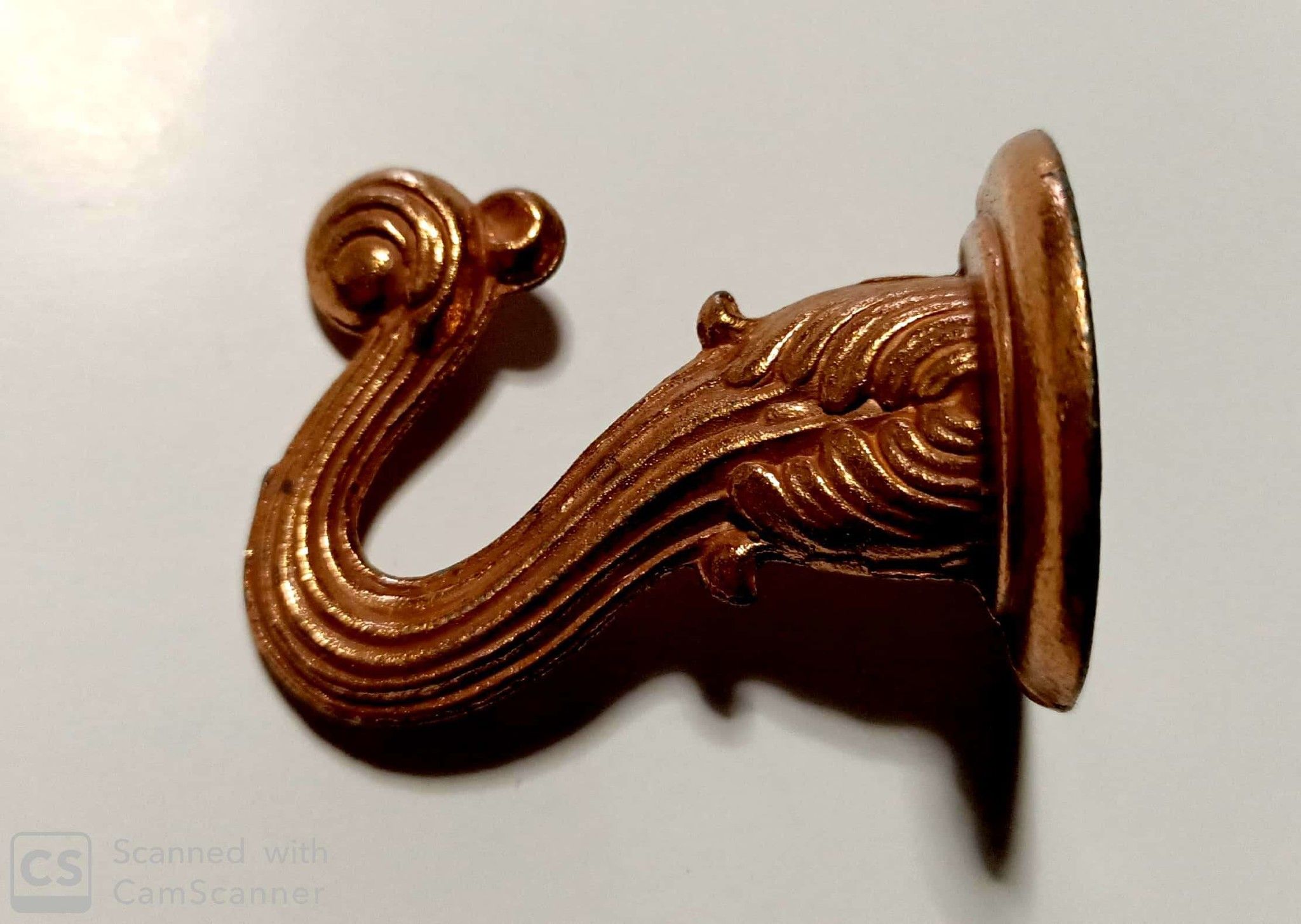 Gancio modello BAROCCO mm 45 x 30 in metallo finitura ramata