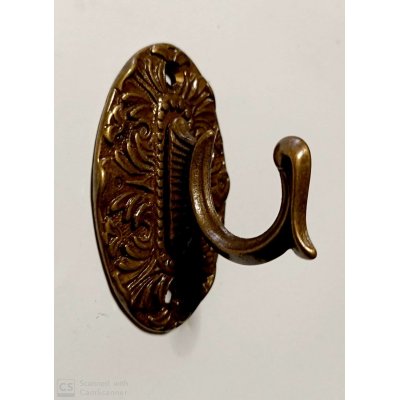 Gancio modello BAROCCO con rosetta mm 68 x 43 ottone bronzato