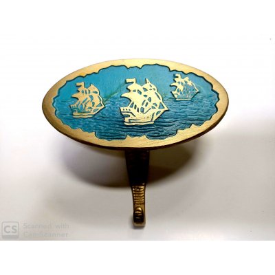 Appendiabito in metallo laccato azzurro con navi