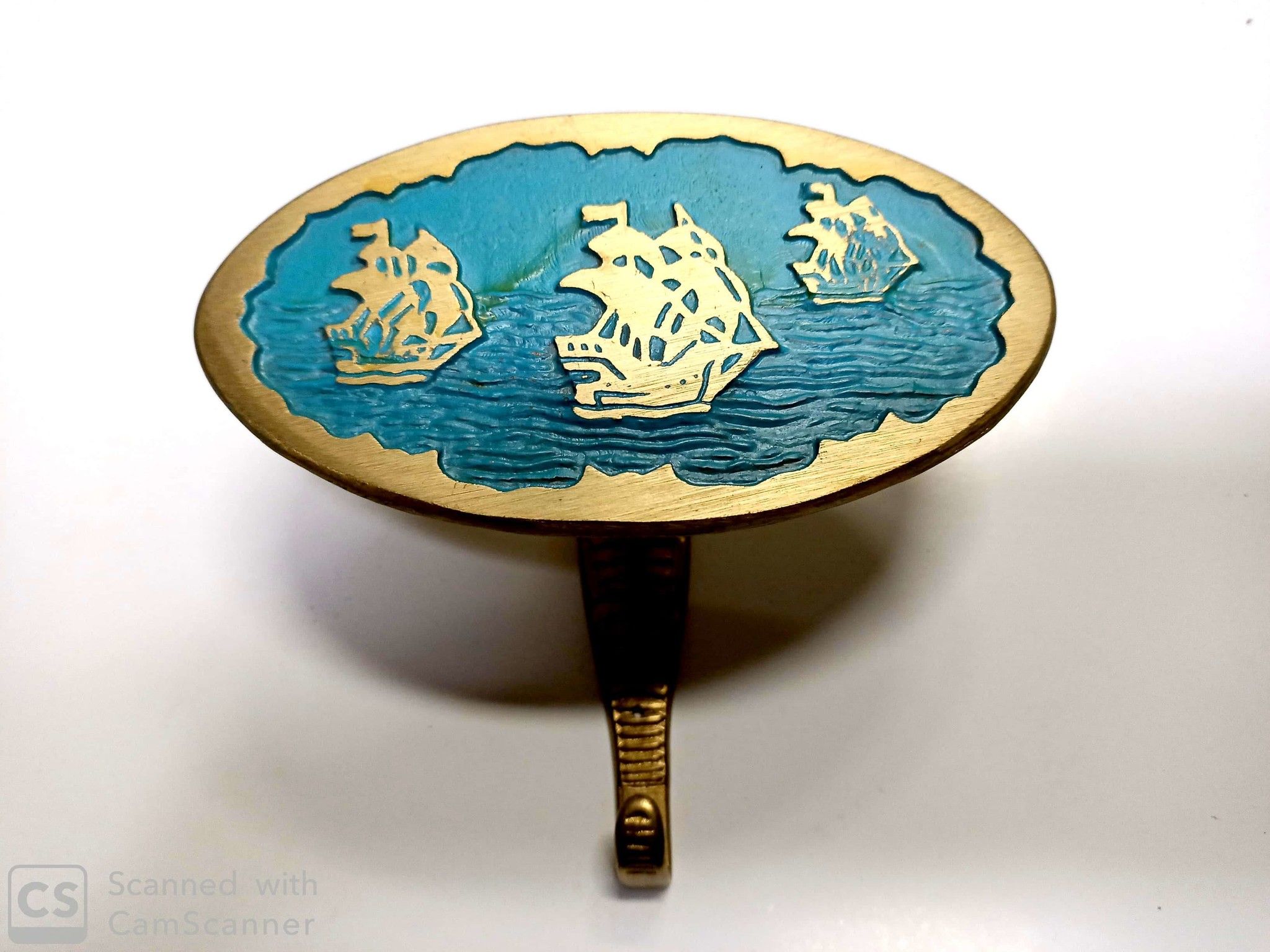 Appendiabito in metallo laccato azzurro con navi