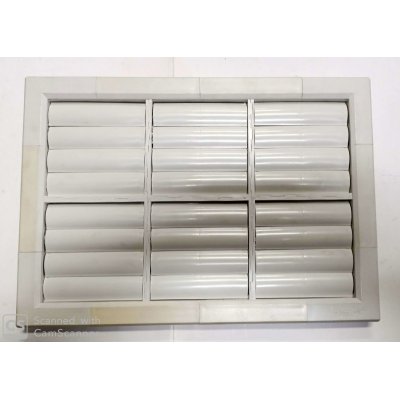Griglia aerazione con alette a gravita' cm 34 x 24 ad incasso.