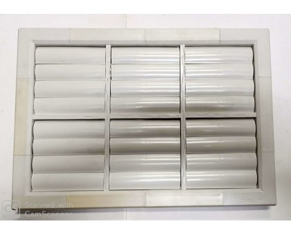 Griglia aerazione con alette a gravita' cm 34 x 24 ad incasso.