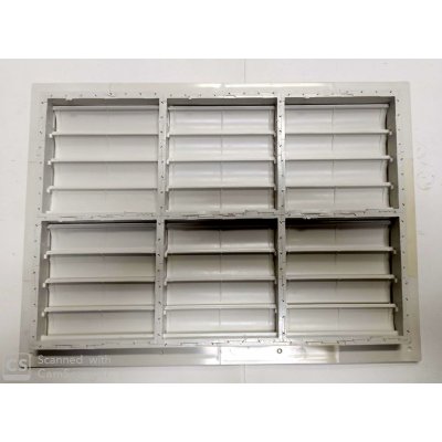 Griglia aerazione con alette a gravita' cm 34 x 24 ad incasso.