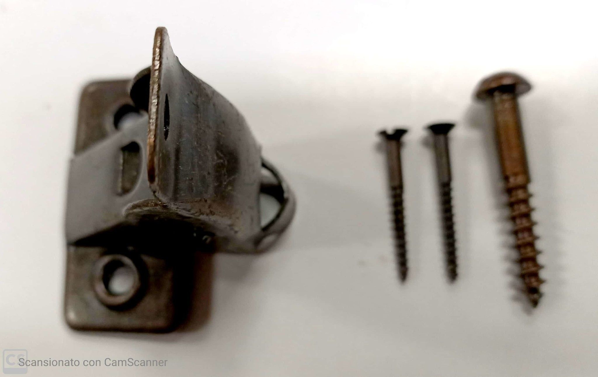 Cricchetto per wasistas in ferro brunito con viti