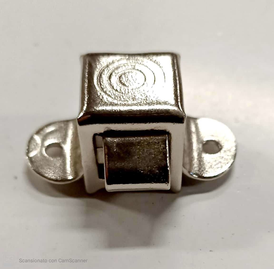 Cricchetto a scatola a smusso in ferro nichelato