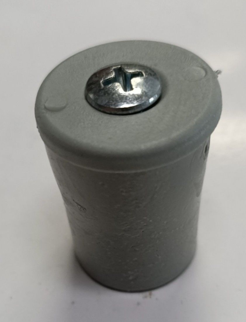 Tappo conico basso con rondella in PVC colore grigio altezza mm 30