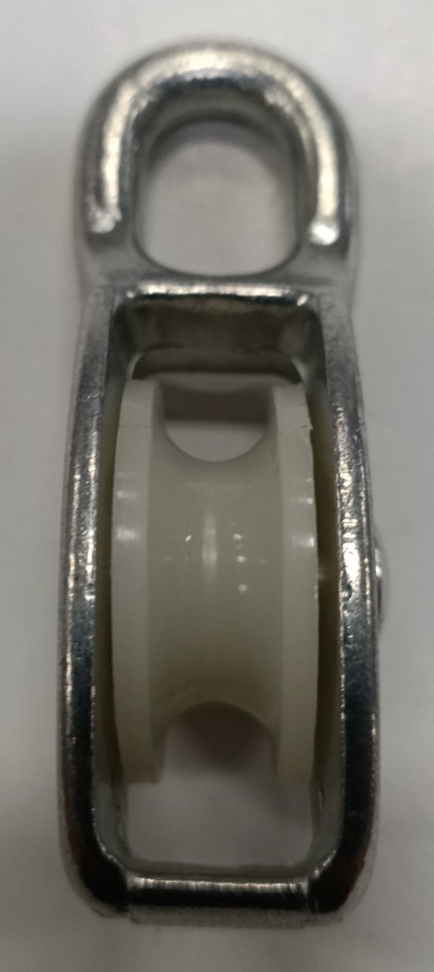 Carrucola nylon d. 30 mm con supporto ad occhiello