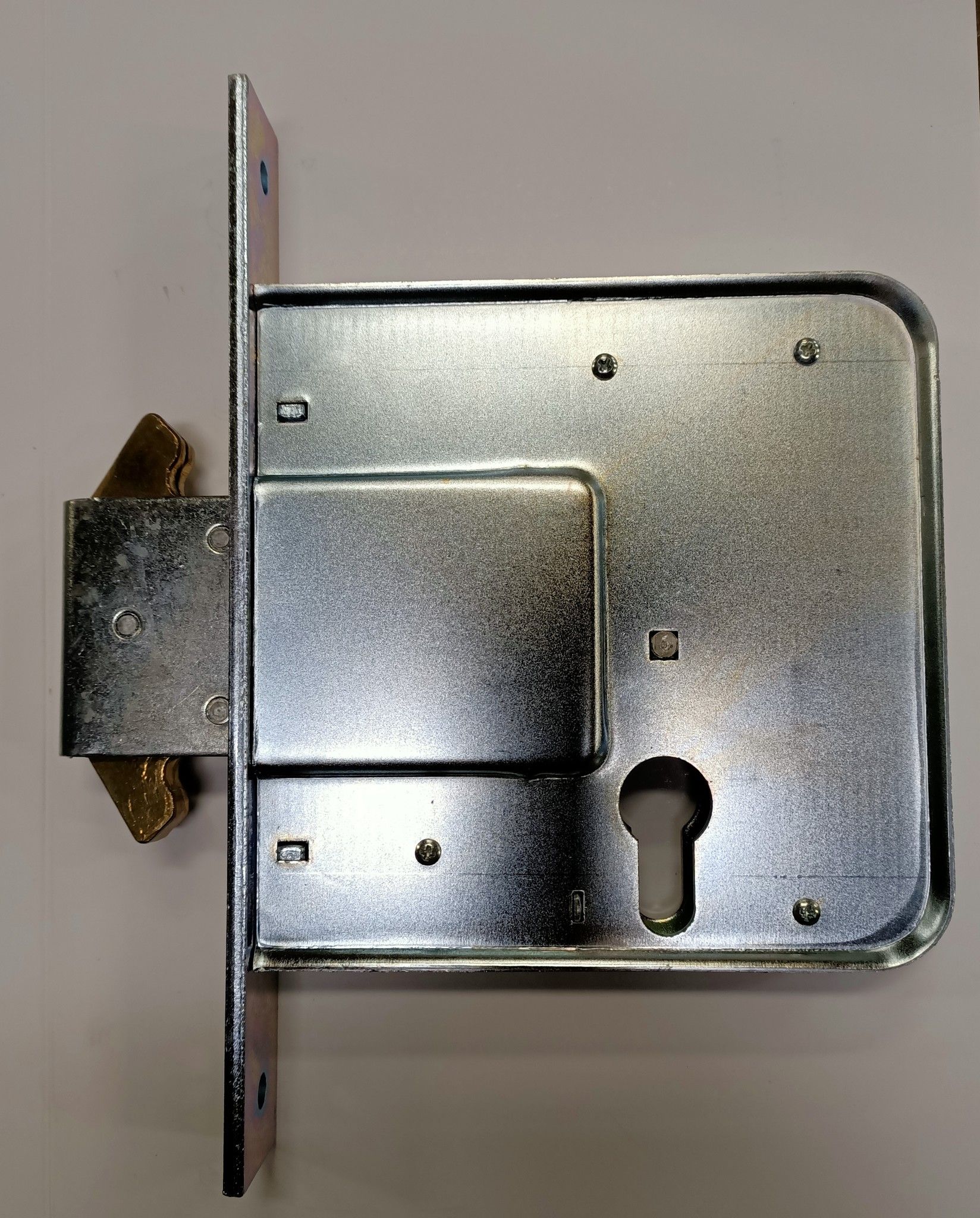 Serratura MG 562810 da infilare doppio gancio rientrante per cancelli scorrevoli con cilindro sagomato tipo Yale