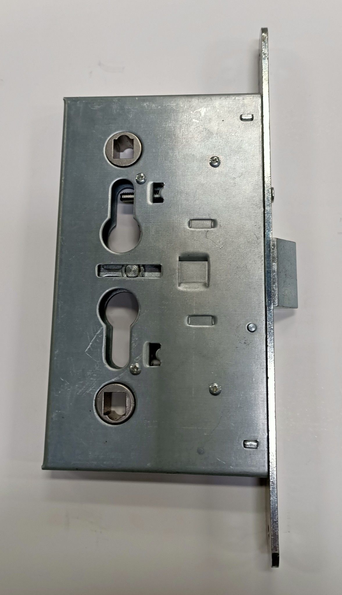 Serratura MG 480654 per porte tagliafuoco con doppio foro per cilindro sagomato Yale