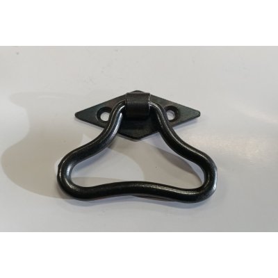 Maniglia sagomata con piastrina a rombo in ferro brunito