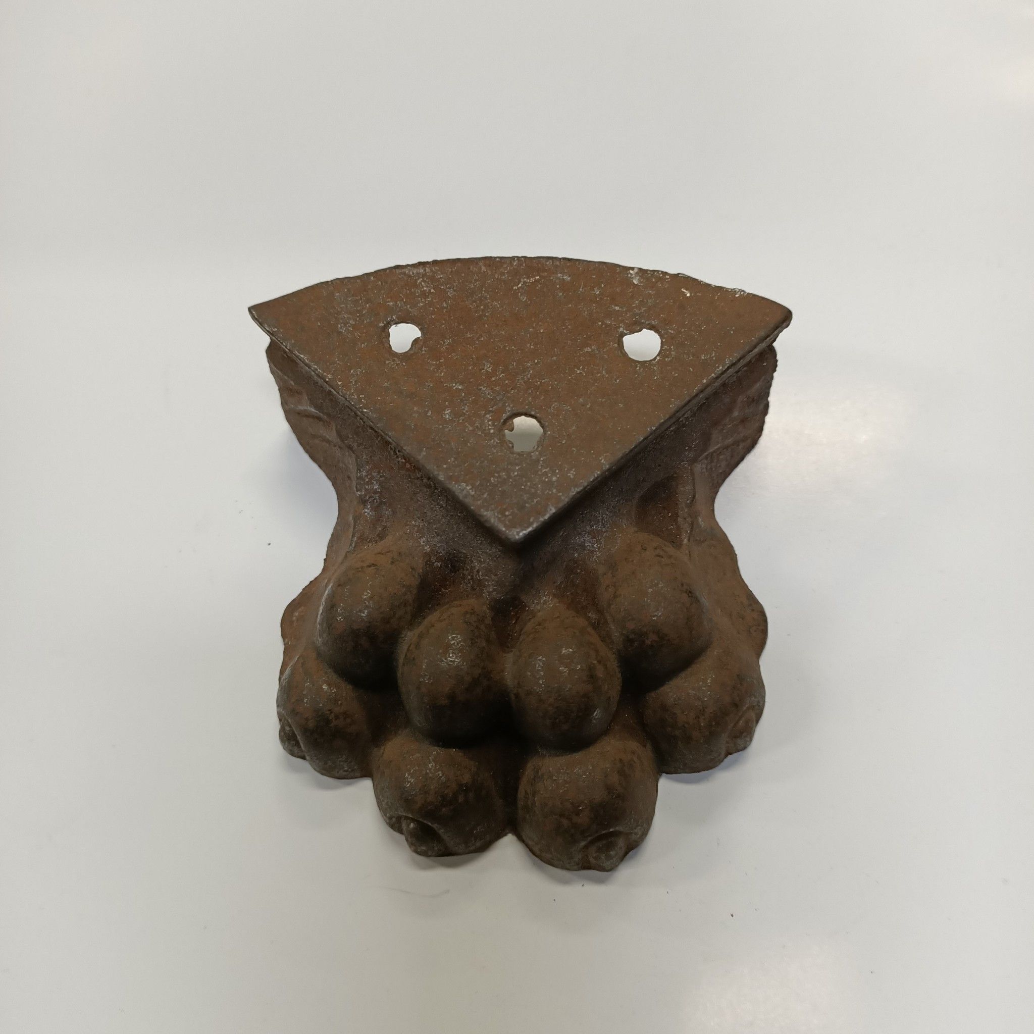 Gamba antica a zampa di leone in fusione di ghisa