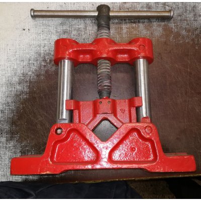 Morsa da banco ribaltabile per tubi da 3"