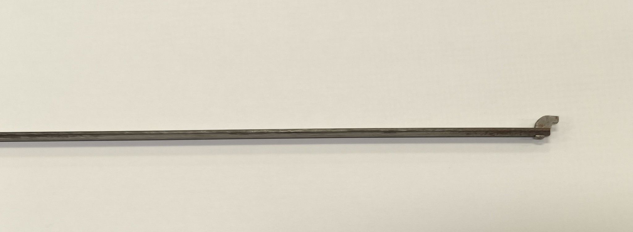 Asta mezzatonda con dente lunghezza cm 100 per serratura a stringa