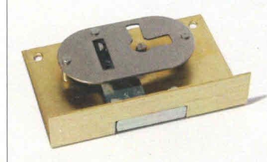 Serratura per mobili in stile FASEM 19/25 Dx da incastrare dorso ferro