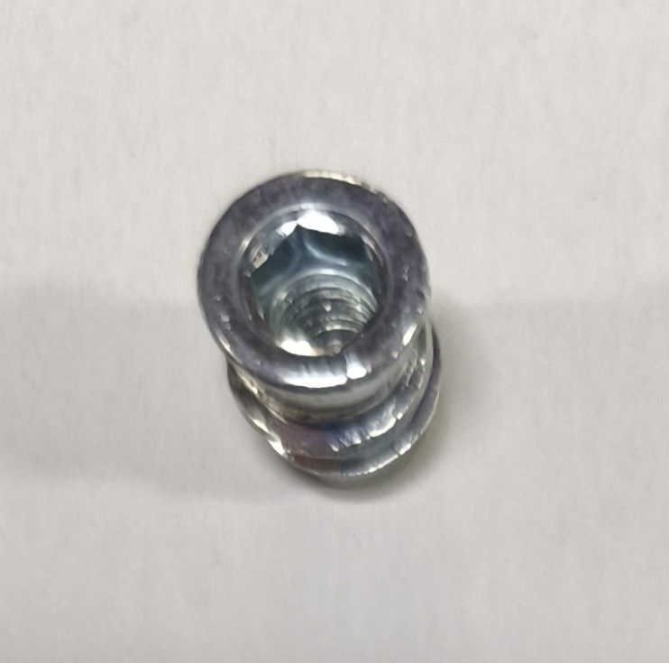 Bussola 4 Ma con esagono incassato in ferro zincato