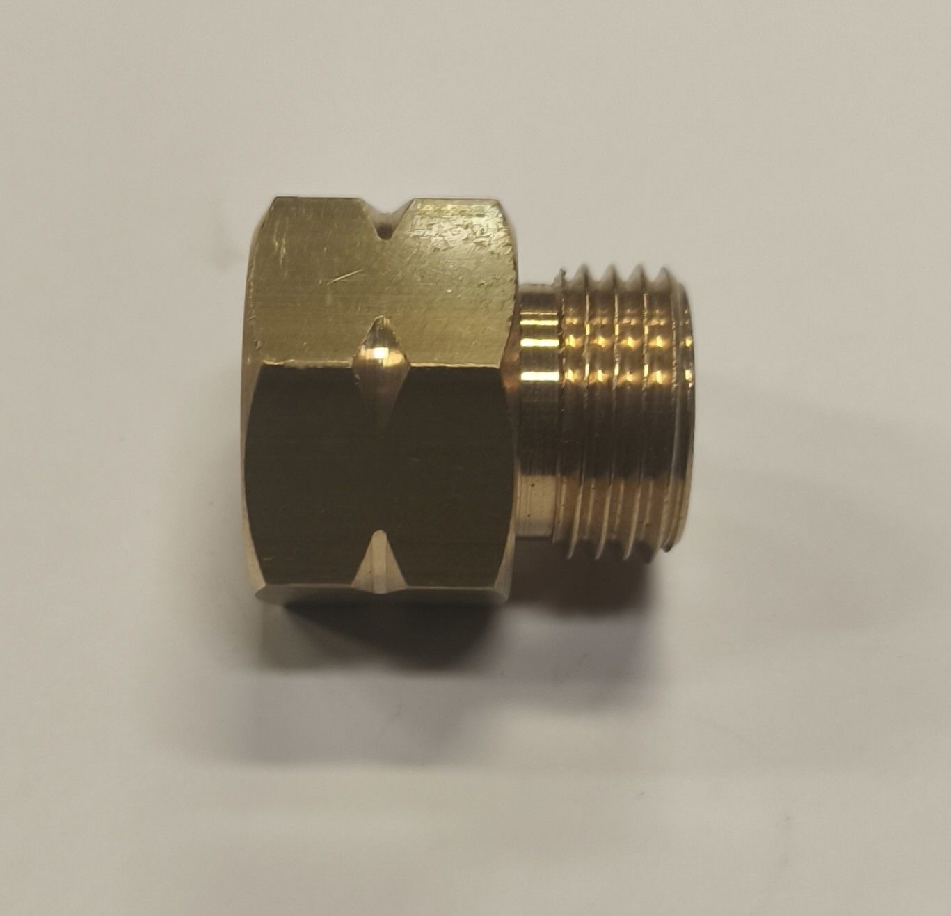 Riduzione filetto  F 21,8x14 sn attacco Tedesco x M 20x14 sn Italia