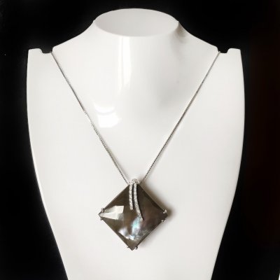 Girocollo con madreperla e diamanti in oro ref. ADC646
