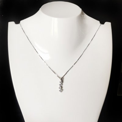 Girocollo con barretta in oro e diamanti ref. KP3198