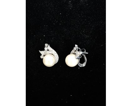 Orecchino in oro con perla e diamanti ref. OC16