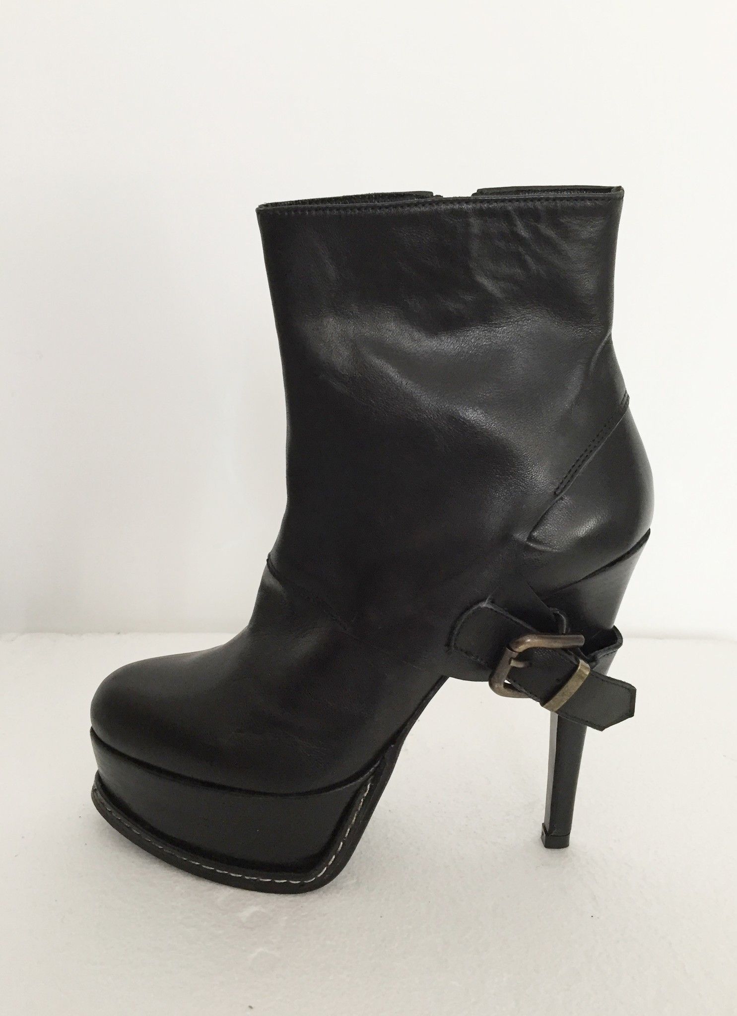 Atos Lombardini Leather booties with buckle on Heel Cod.S1547