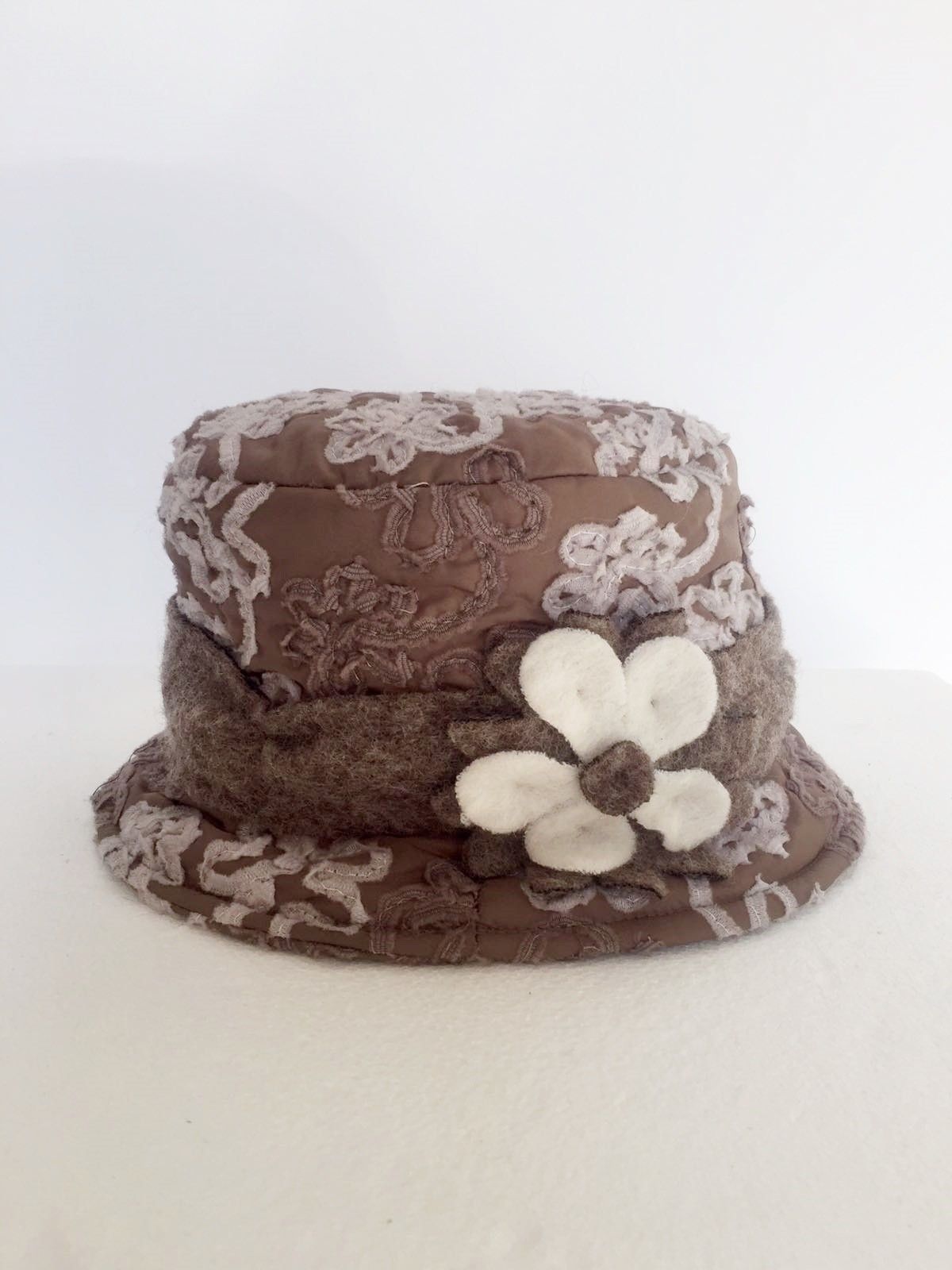 Boiled wool Damask Round hat with flower Cod.1020