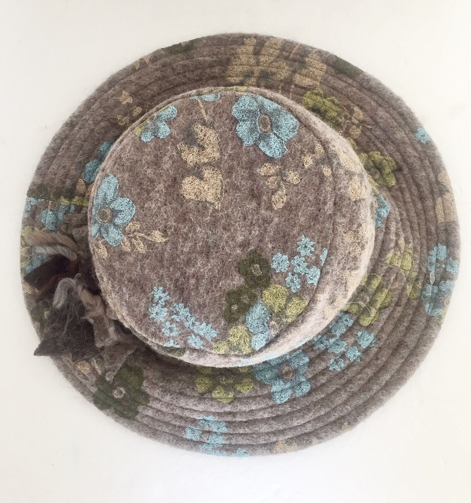 Boiled wool hat Round flower fantasy Cod.1023