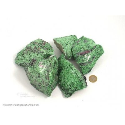Zoisite con pietre grezze rubino (anyolite) - 1 kg