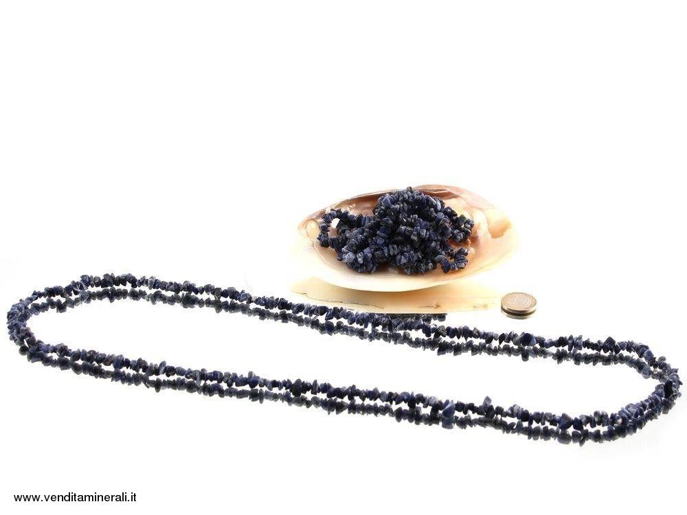 Lunga catena di schegge di sodalite