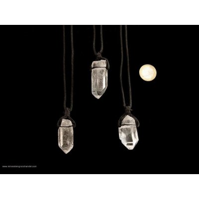 Top in cristallo di rocca su nastro di cotone