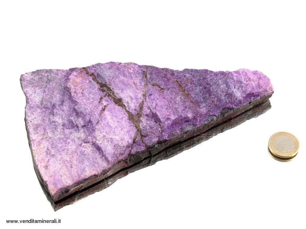 Pietra grezza di sugilite