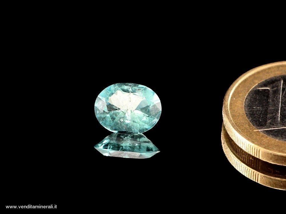 Effetto acquamarina con taglio ovale