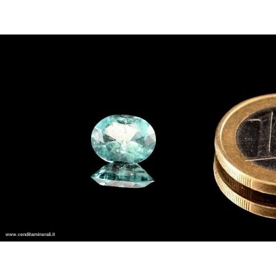 Effetto acquamarina con taglio ovale