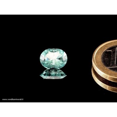 Effetto acquamarina con taglio ovale